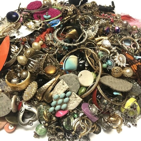 1 Lb Single Earrings Craft Junk Broken Jewelry Lot Vintage Modern - Picture 3 of 8